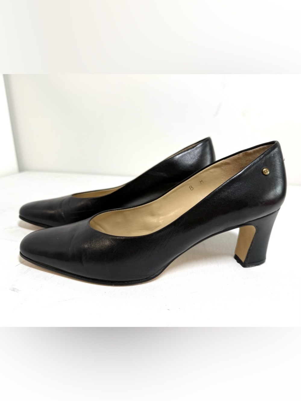Etienne Aigner women’s vintage black leather Taylor pumps shoes Capsule Size 8